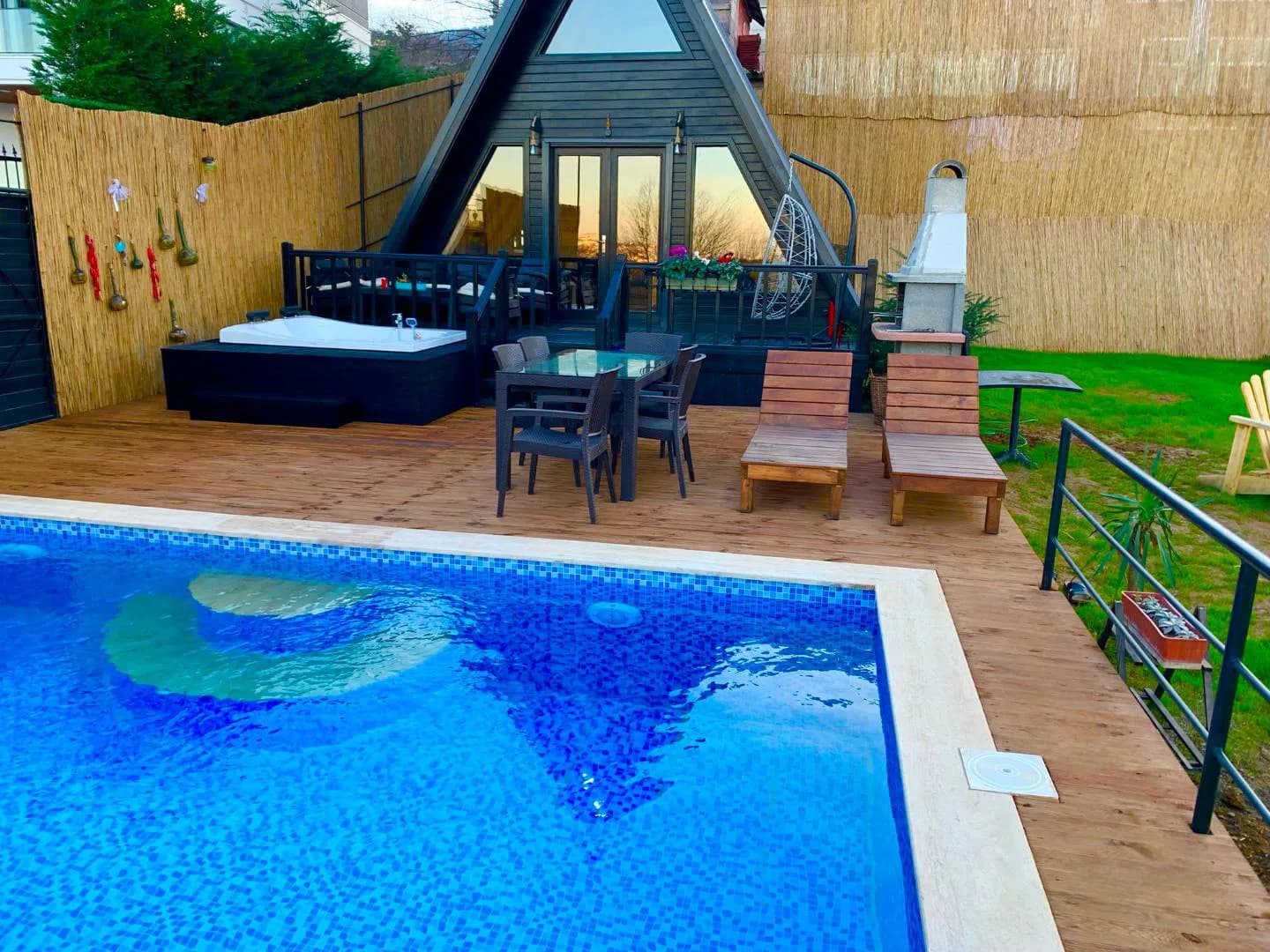 Sapanca Kuruçeşme'de Doğa İçerisinde, Isıtmalı Havuzlu, Kiralık Bungalov görsel 2