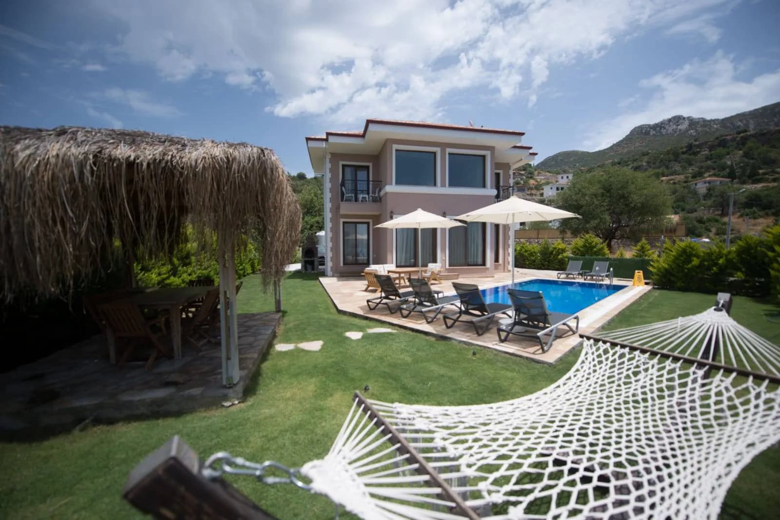 Marmaris Söğüt'te Geniş Bahçeli, Özel Havuzlu, Konforlu Villa görsel 2