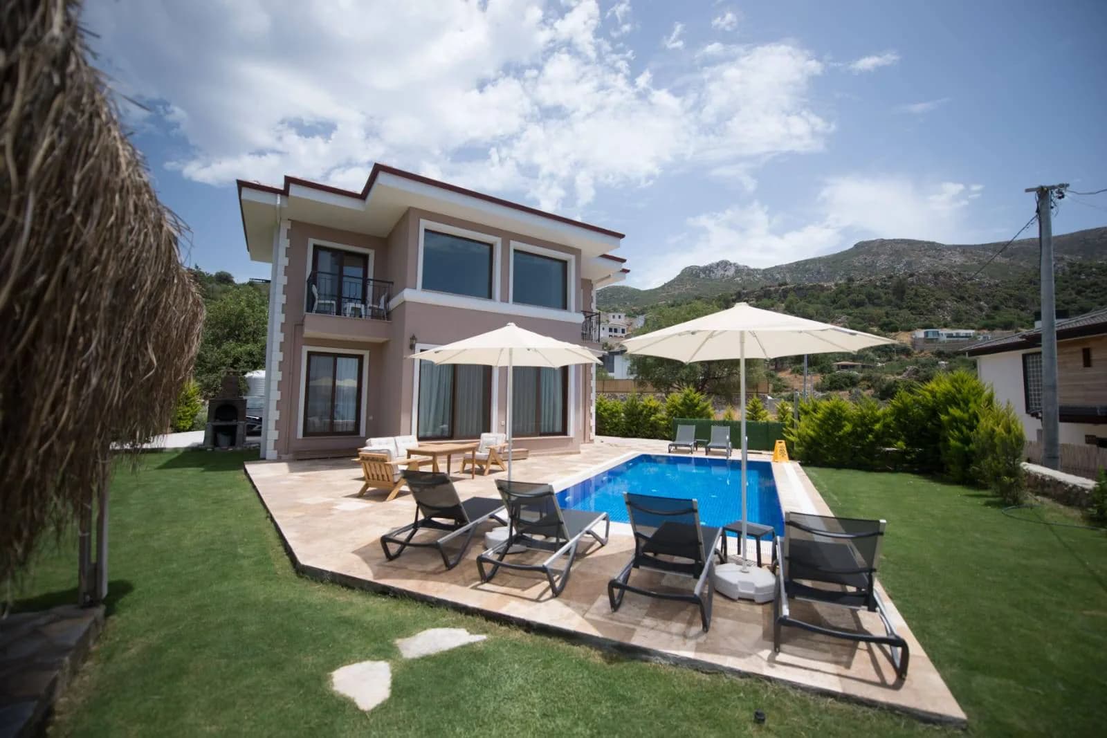 Marmaris Söğüt'te Geniş Bahçeli, Özel Havuzlu, Konforlu Villa görsel 1