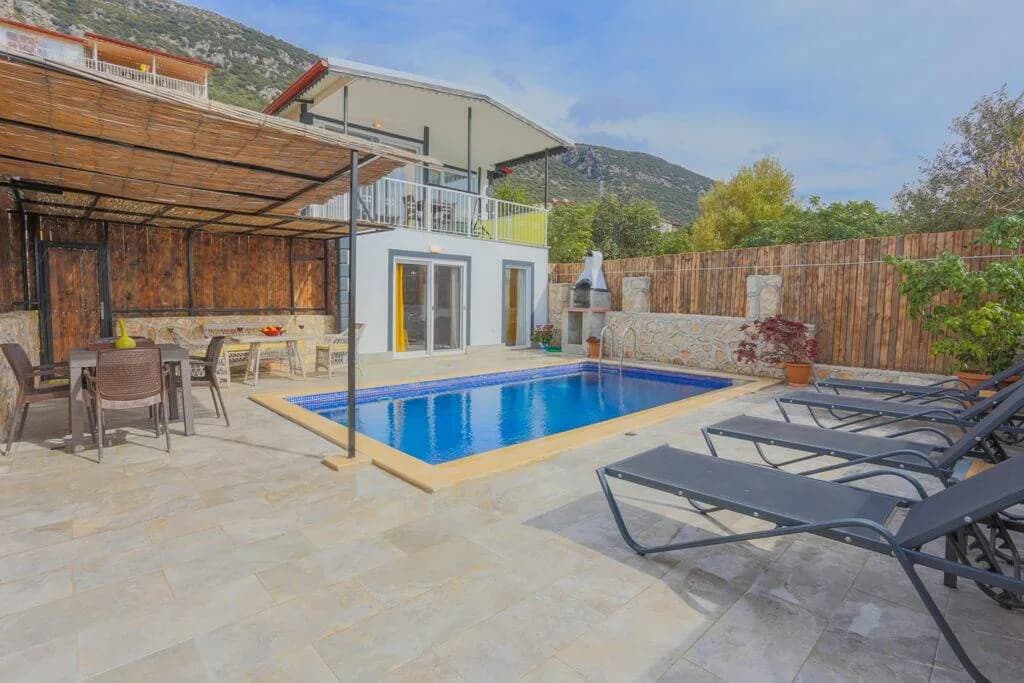 Kaş Gökseki'de Doğa Manzaralı, Elverişli Konumda, Kiralık Villa görsel 1