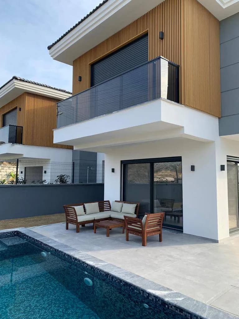 İzmir Çeşme'de Merkezi Konumda, Özel Havuzlu, 3+1 Modern Kiralık Villa görsel 3