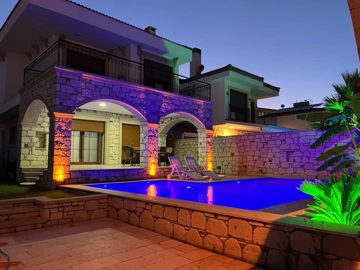 Çeşme Reisdere'de Merkezi Konumda, Özel Havuzlu, 6 Kişilik Villa görsel 1