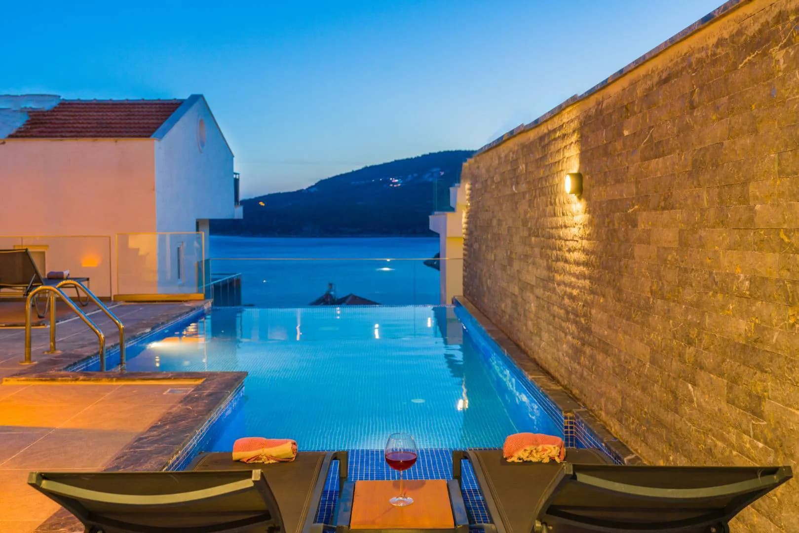 Kaş Kalkan'da Merkezi Konumda, Özel Havuzlu, Jakuzili Villa görsel 3