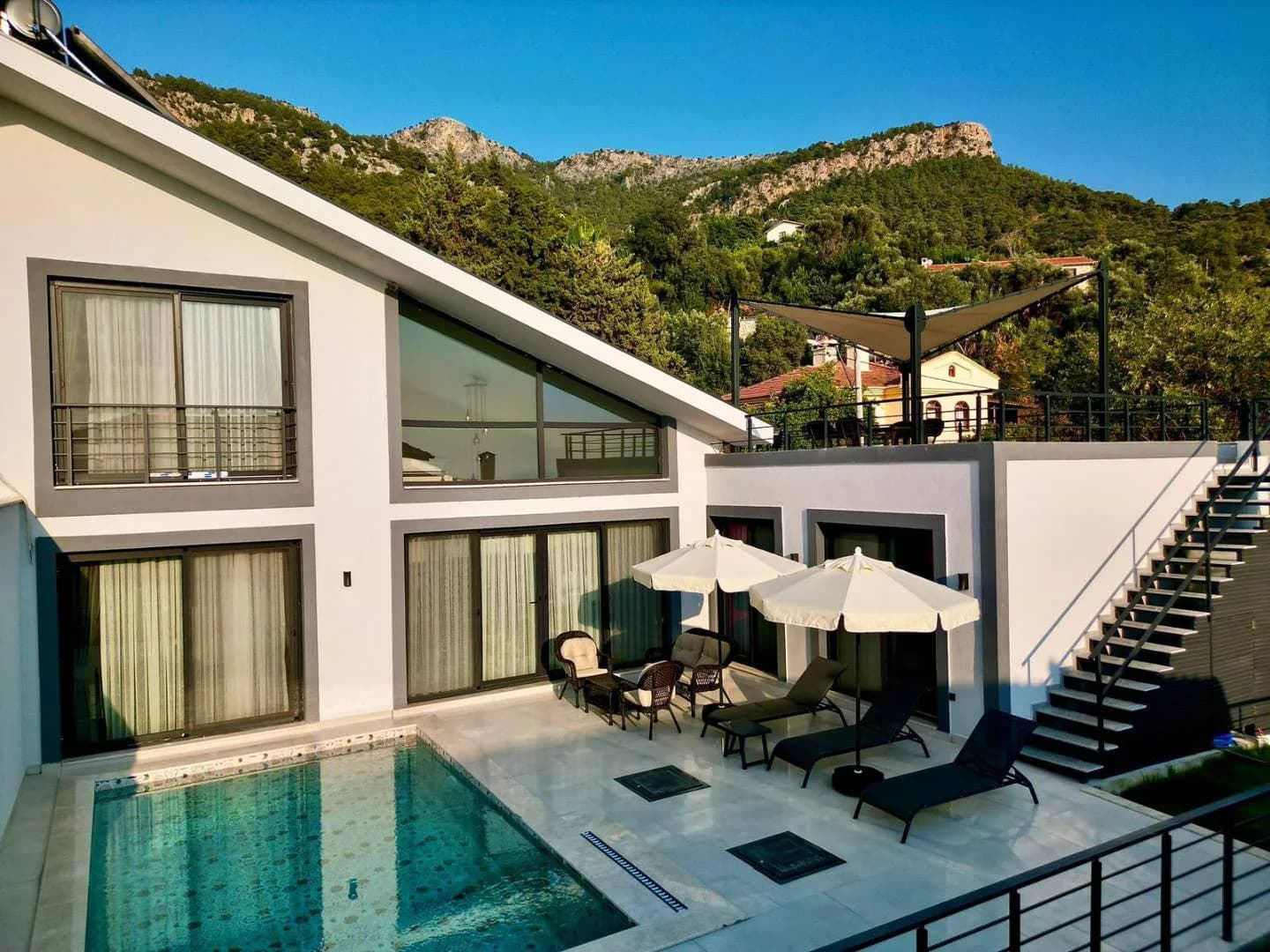 Fethiye Faralya'da Sakin Konumda, Özel Havuzlu, İkiz Villa görsel 1