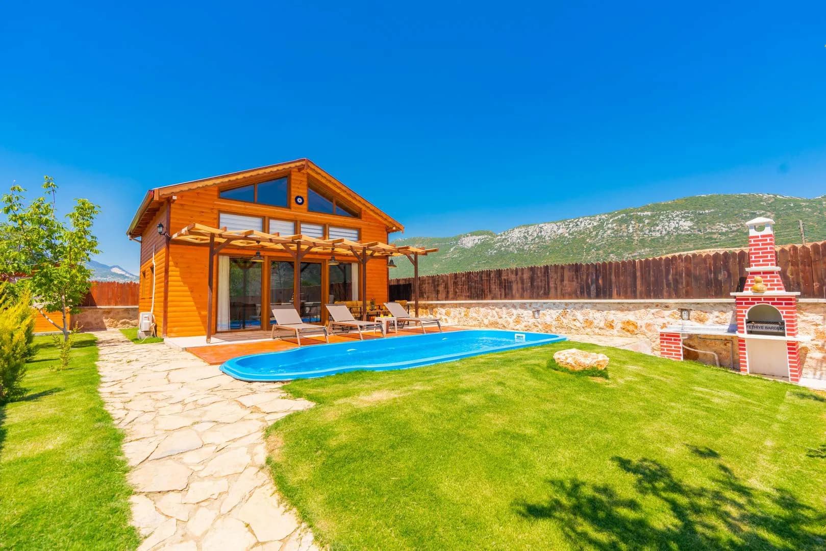 Antalya Kaş'ta Ahşap Tasarıma Sahip, Özel Havuzlu, 4 Kişilik Villa görsel 2