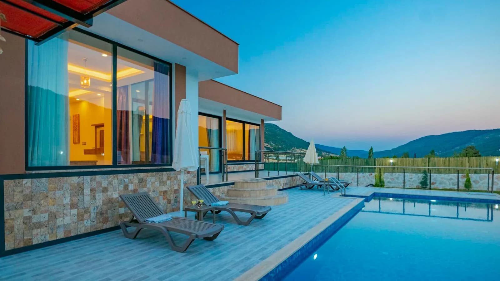 Kaş Sarıbelen'de Geniş Bahçeli, Özel Havuzlu, 2+1, Lüks Villa görsel 2