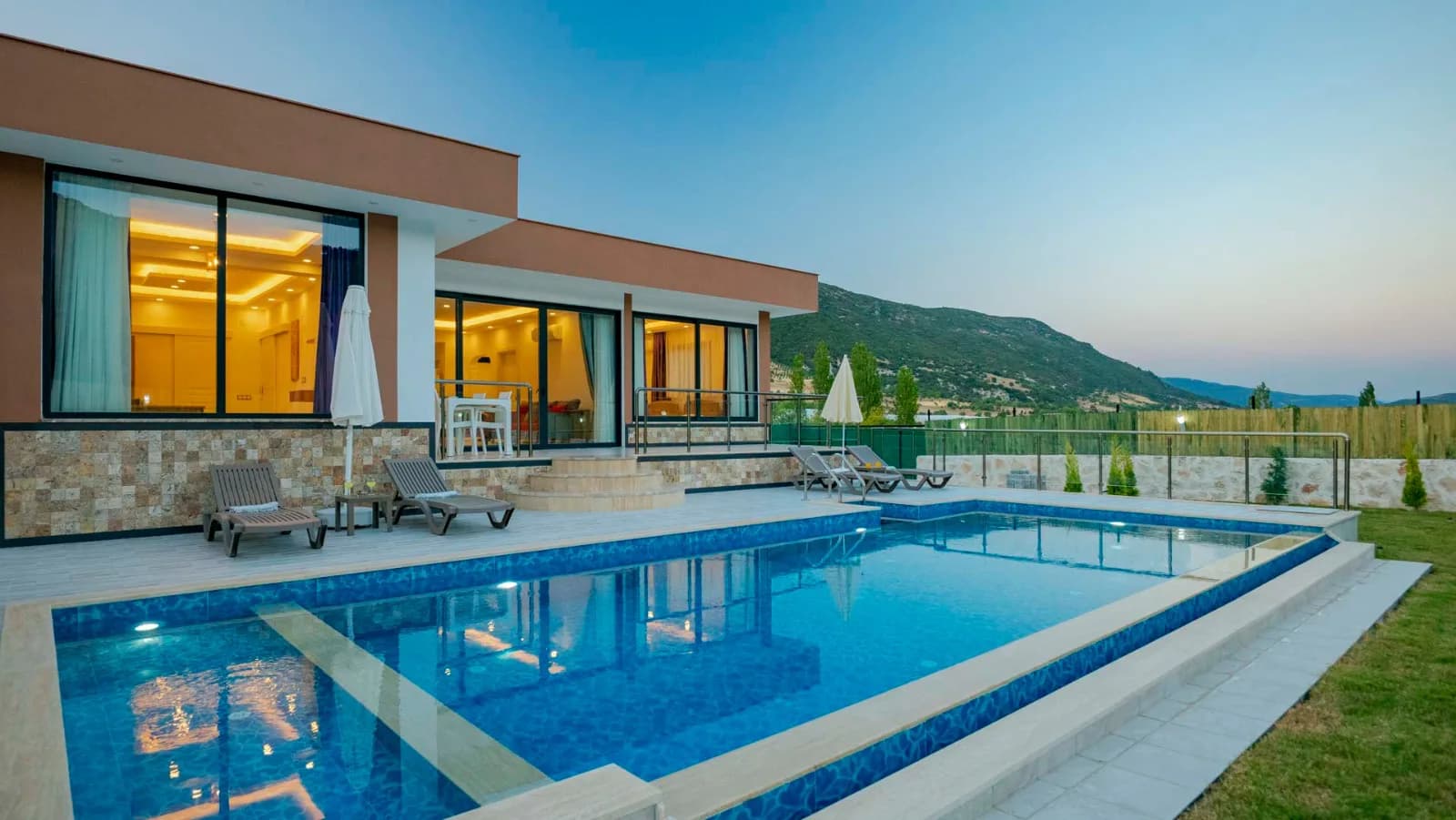 Kaş Sarıbelen'de Geniş Bahçeli, Özel Havuzlu, 2+1, Lüks Villa görsel 1
