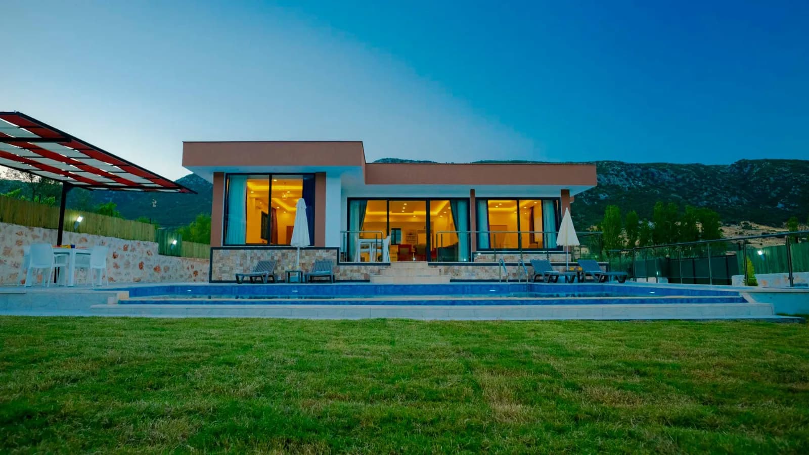 Kaş Sarıbelen'de Geniş Bahçeli, Özel Havuzlu, 2+1, Lüks Villa görsel 3