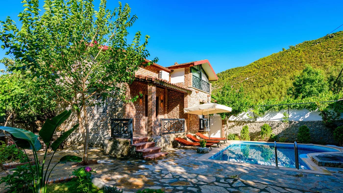 Fethiye Kayaköy'de Tarihi Rum Evleri Manzaralı, Bahçeli Villa görsel 3