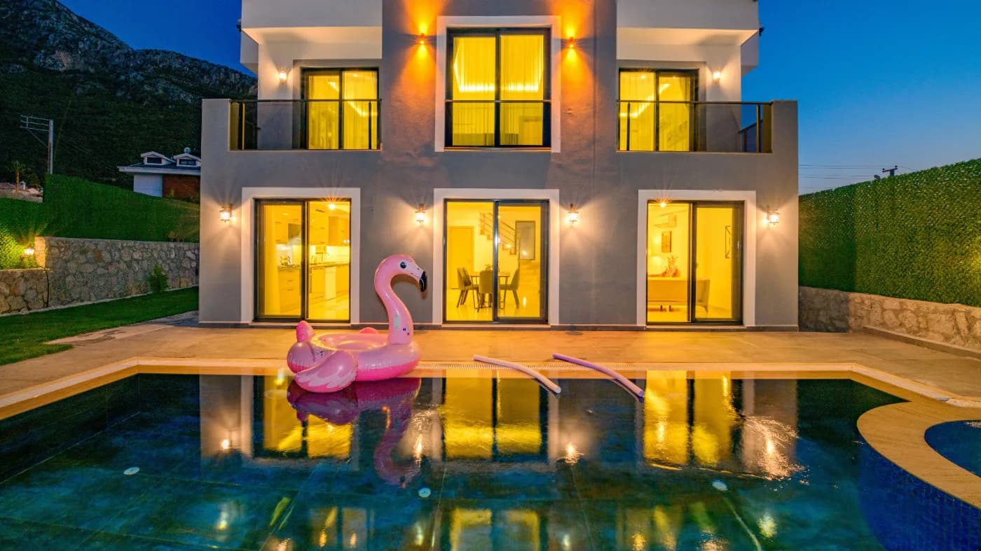 Ölüdeniz Hisarönü'nde Geniş Bahçeli, Özel Havuzlu, 4+1 Kiralık Villa görsel 2