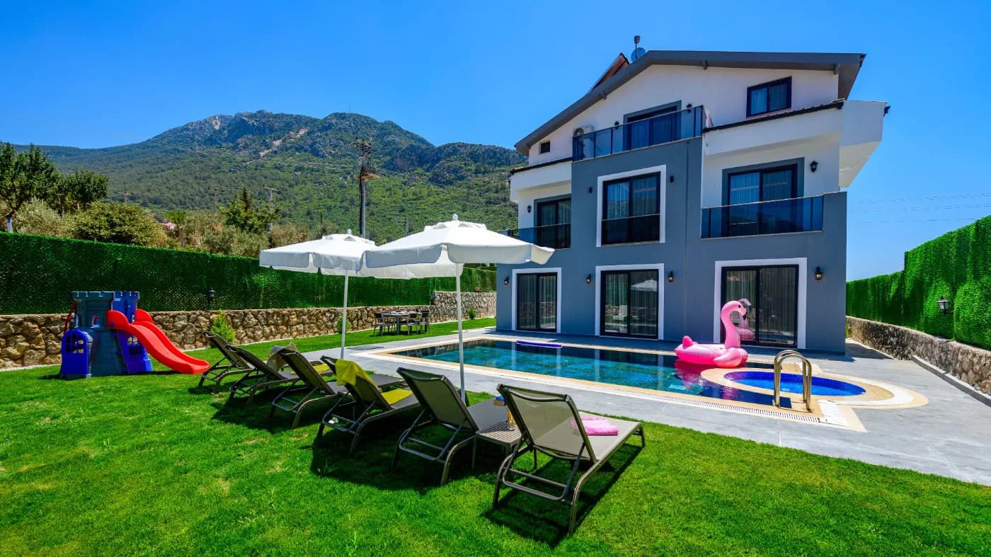 Ölüdeniz Hisarönü'nde Geniş Bahçeli, Özel Havuzlu, 4+1 Kiralık Villa görsel 3