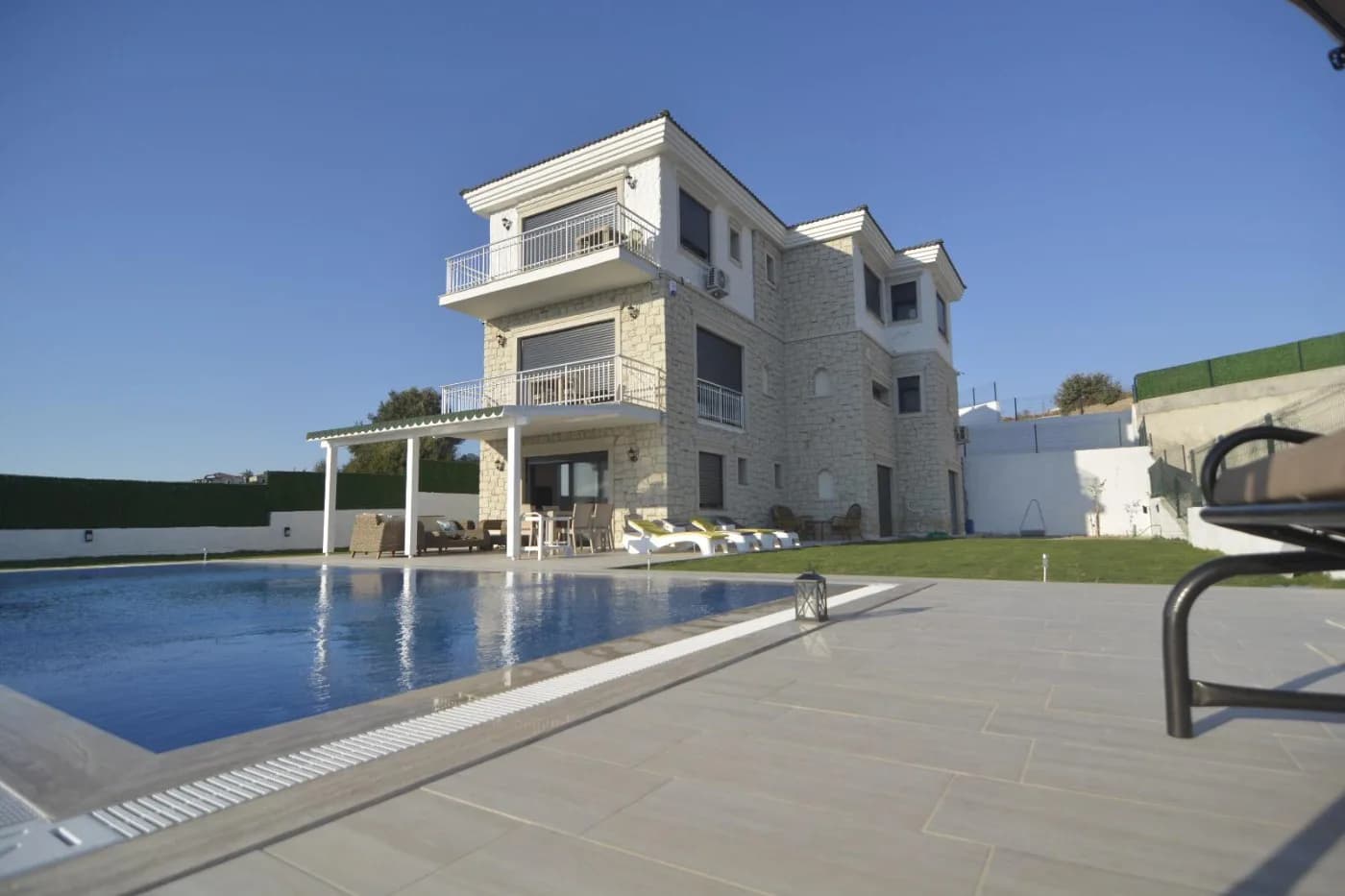 Çeşme'de Görkemli Deniz ve Doğa Manzaralı, Özel Havuzlu, Kiralık Villa görsel 3
