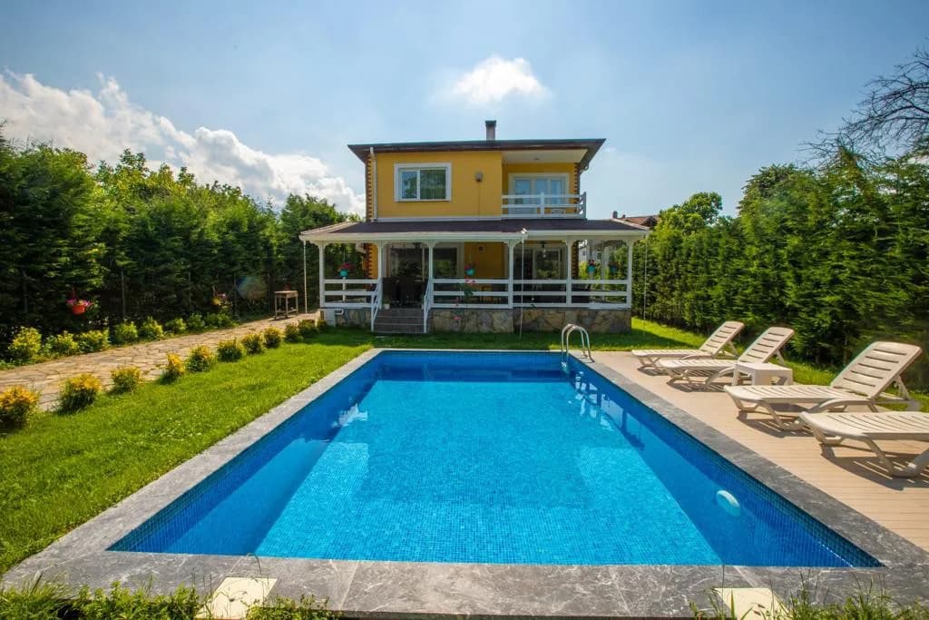 Sapanca'da Yemyeşil Bahçe İçerisinde, Özel Havuzlu, Kiralık Villa görsel 1