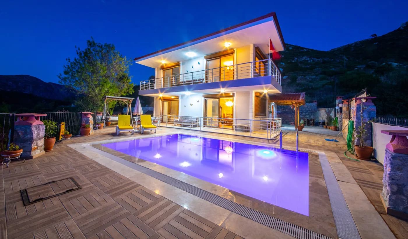 Marmaris Söğüt'te Deniz ve Doğa Manzaralı, Özel Havuzlu, Lüks Villa görsel 1