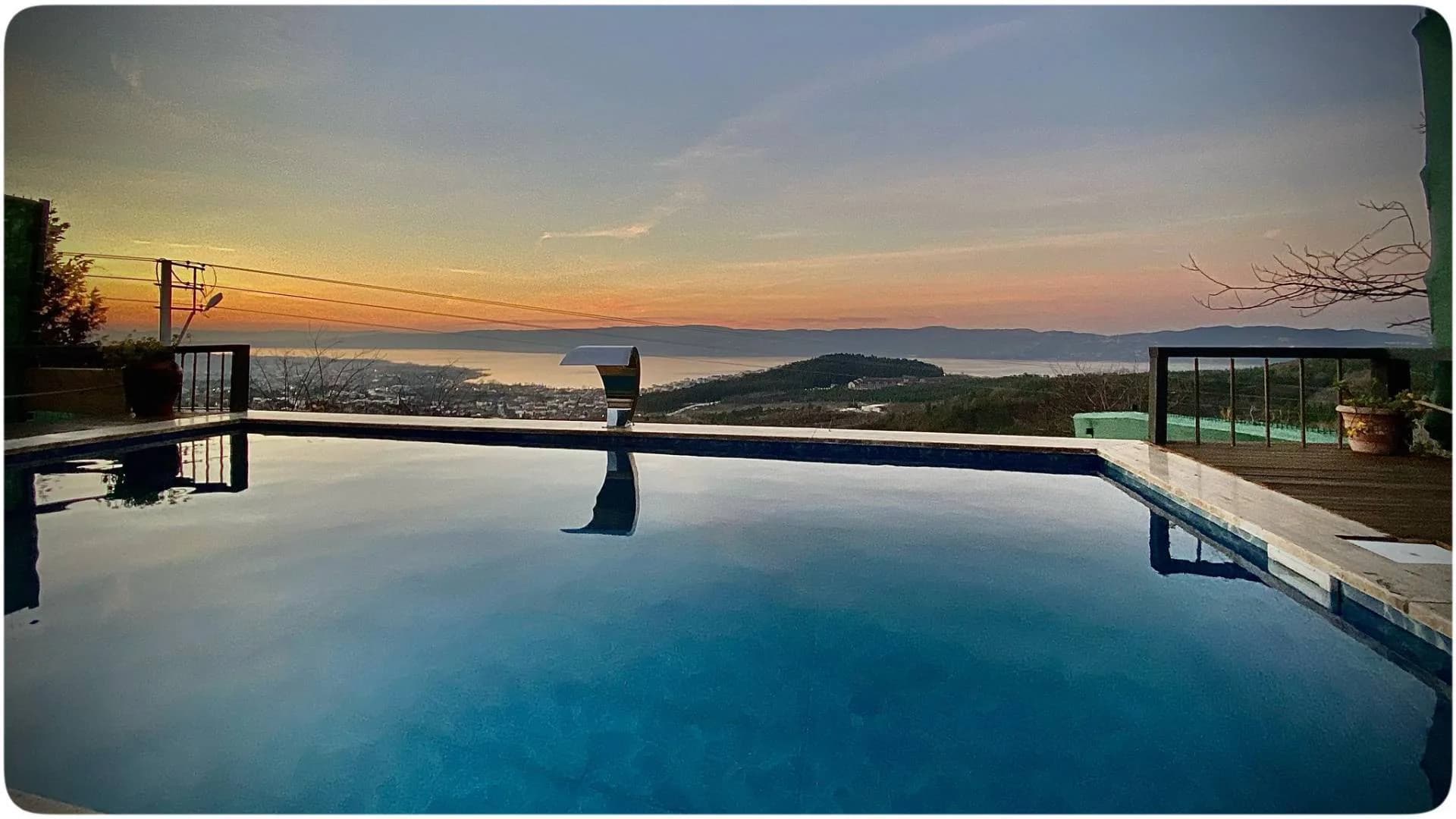 Sapanca Hacımercan'da Göl Manzaralı, Isıtmalı Havuzlu, Kiralık Bungalov görsel 2