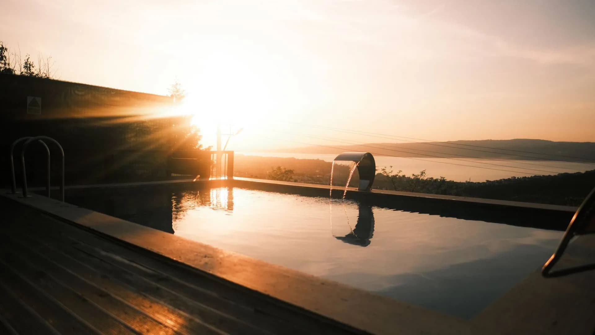Sapanca Hacımercan'da Göl Manzaralı, Isıtmalı Havuzlu, Kiralık Bungalov görsel 3