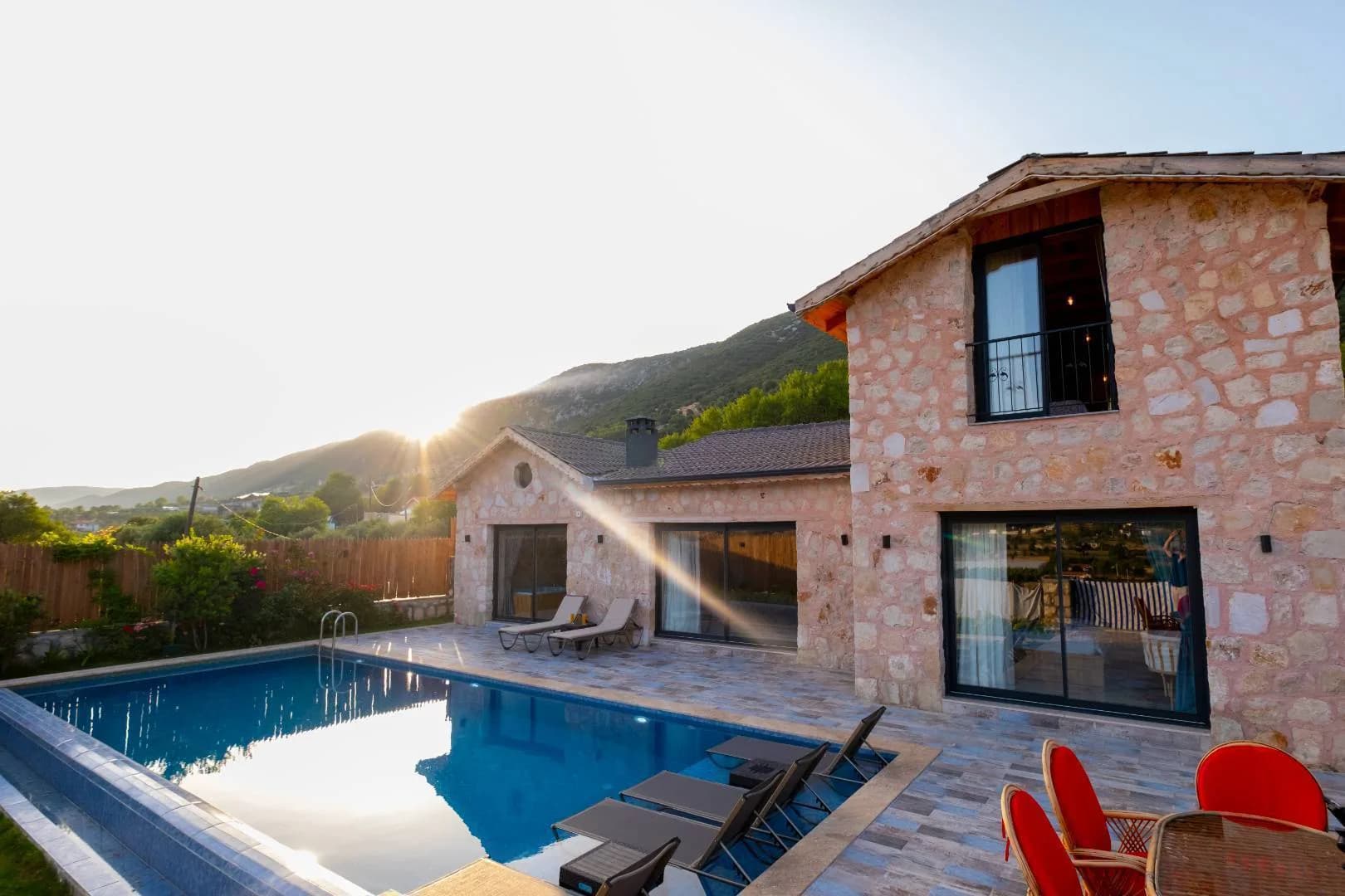 Kaş Sarıbelen'de Huzurlu Doğada, Özel Havuzlu, Jakuzili, Taş Villa görsel 1