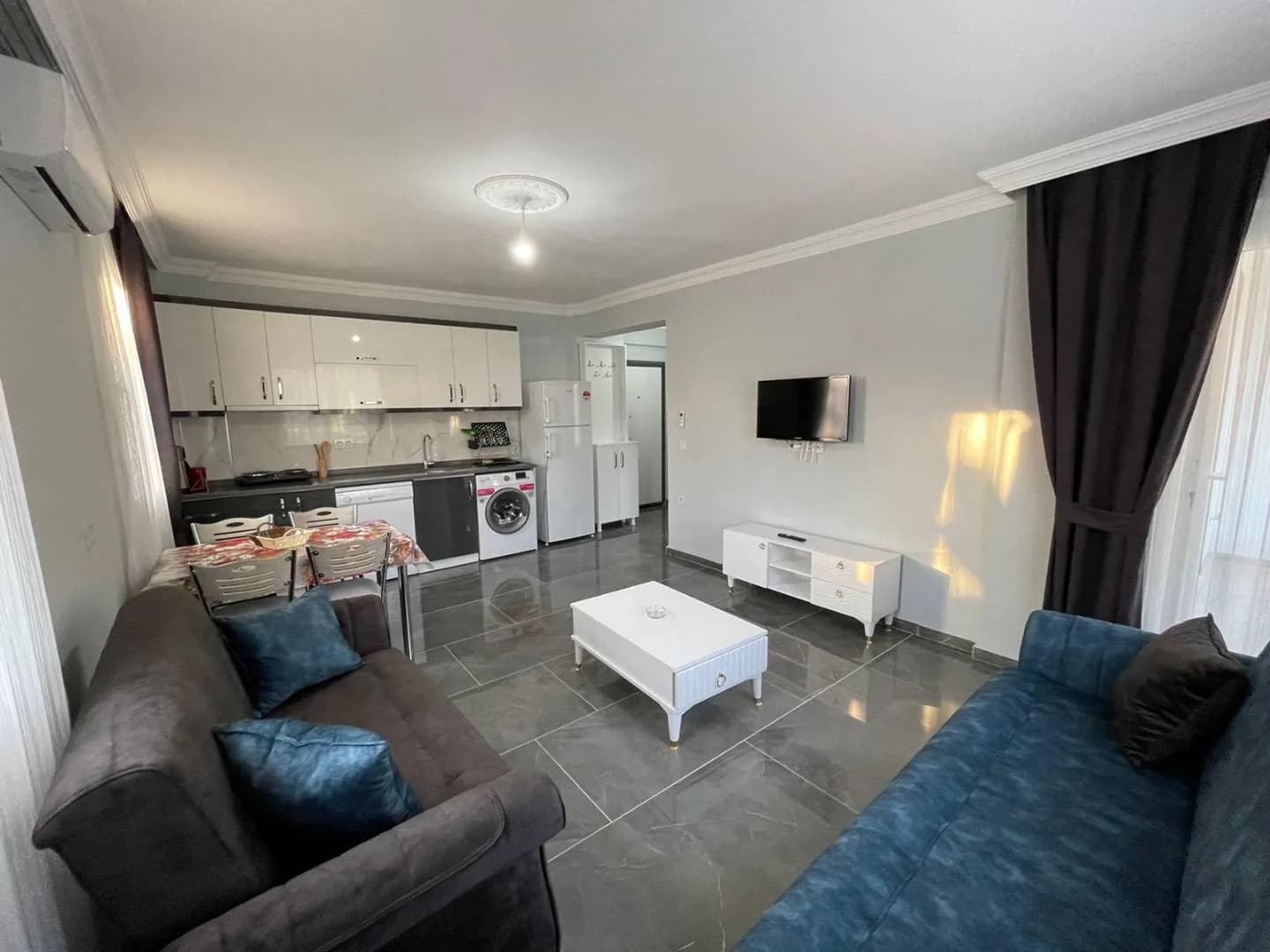 Fethiye Patlangıç'ta Merkezi Konumlu, Konforlu Tasarımlı, 1+1 Ev görsel 1