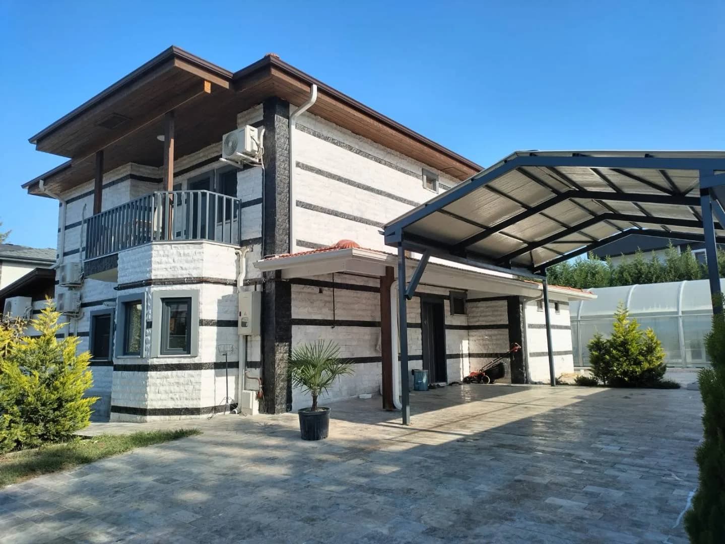 Sapanca'da Kalabalık Aileler İçin Uygun, Kapalı Havuzlu, Modern Villa görsel 1