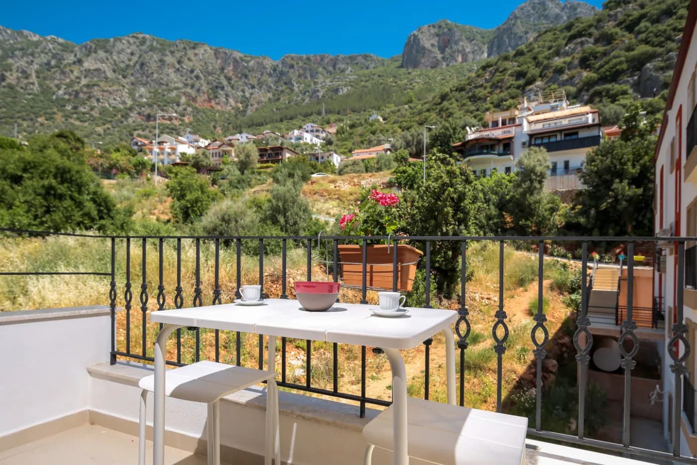 Kaş Andifli'de Merkezi Konuma Sahip, 3 Kişilik, Konforlu Suit görsel 2