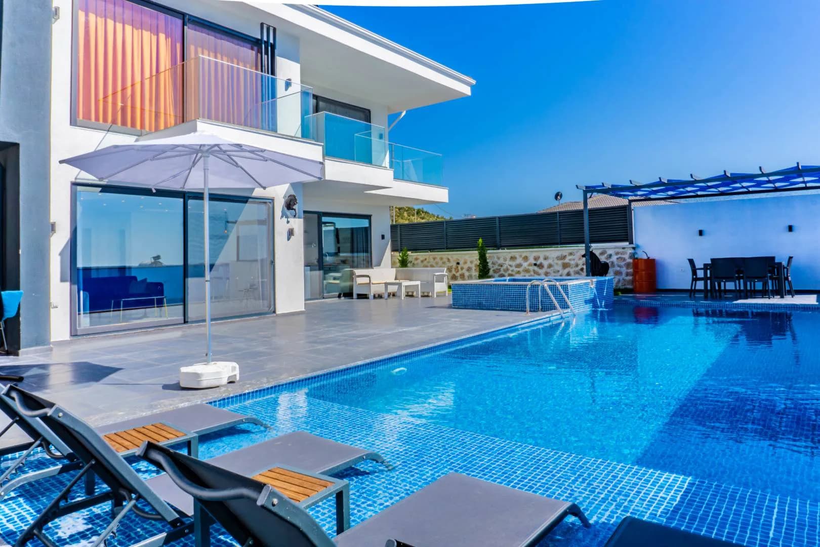 Kaş Yeşilköy'de Sakin Konumda, Özel Havuzlu, Kiralık Villa görsel 1