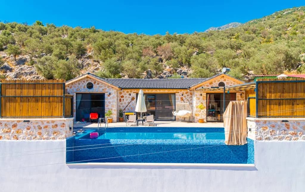 Kaş Bezirgan'da Enfes Taş Mimarili, Özel Havuzlu, Jakuzili Villa görsel 1