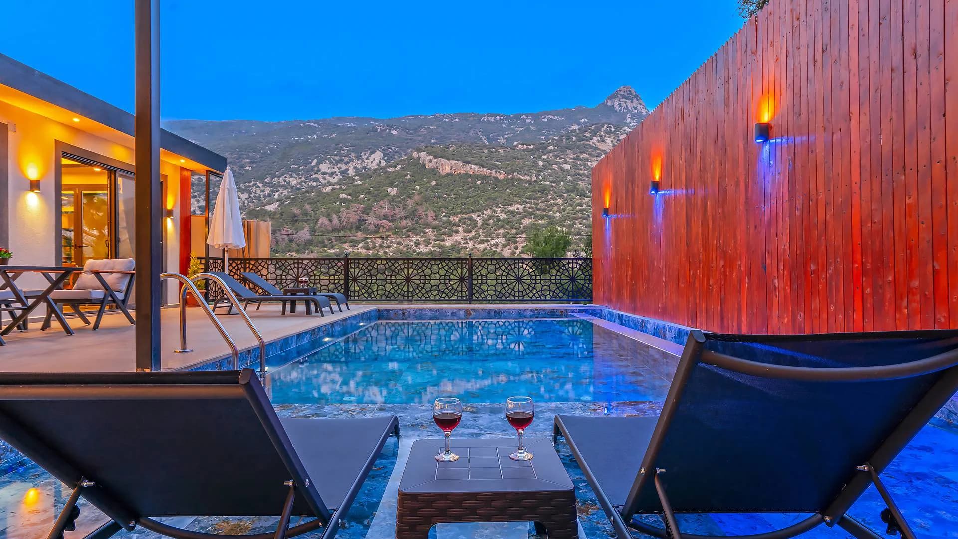 Kaş İslamlar'da Elverişli Konumda, Özel Havuzlu, Estetik Villa görsel 3