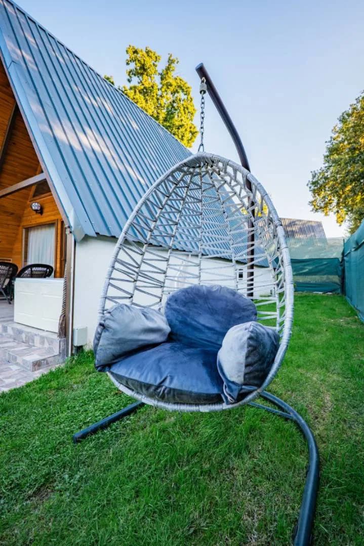 Sapanca Çayiçi'nde Sakin Konumda, Isıtmalı Havuzlu, Kiralık Bungalov görsel 3