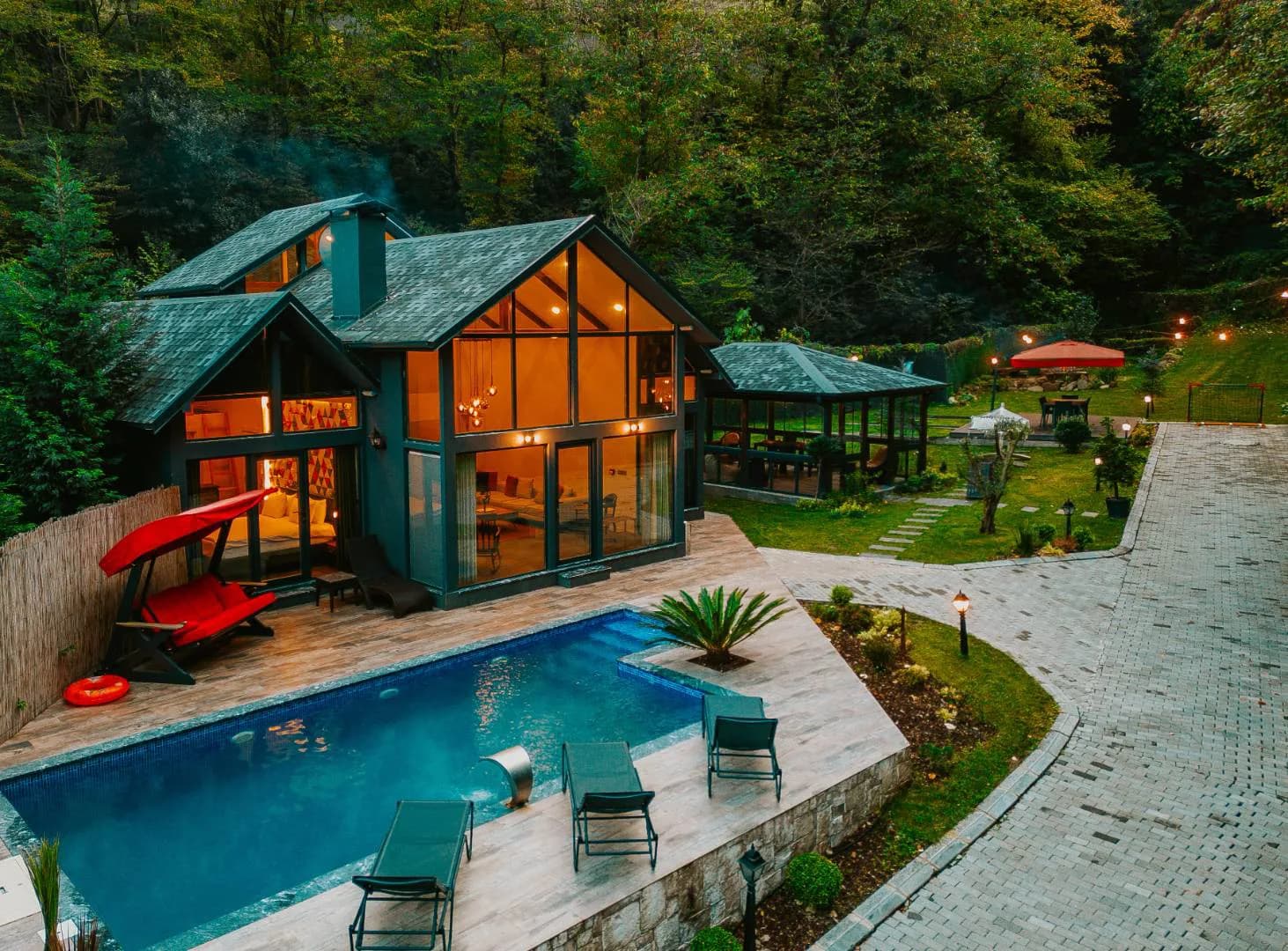 Sapanca Kırkpınar'da Modern Tasarımlı, Özel Havuzlu, Kiralık Villa görsel 1