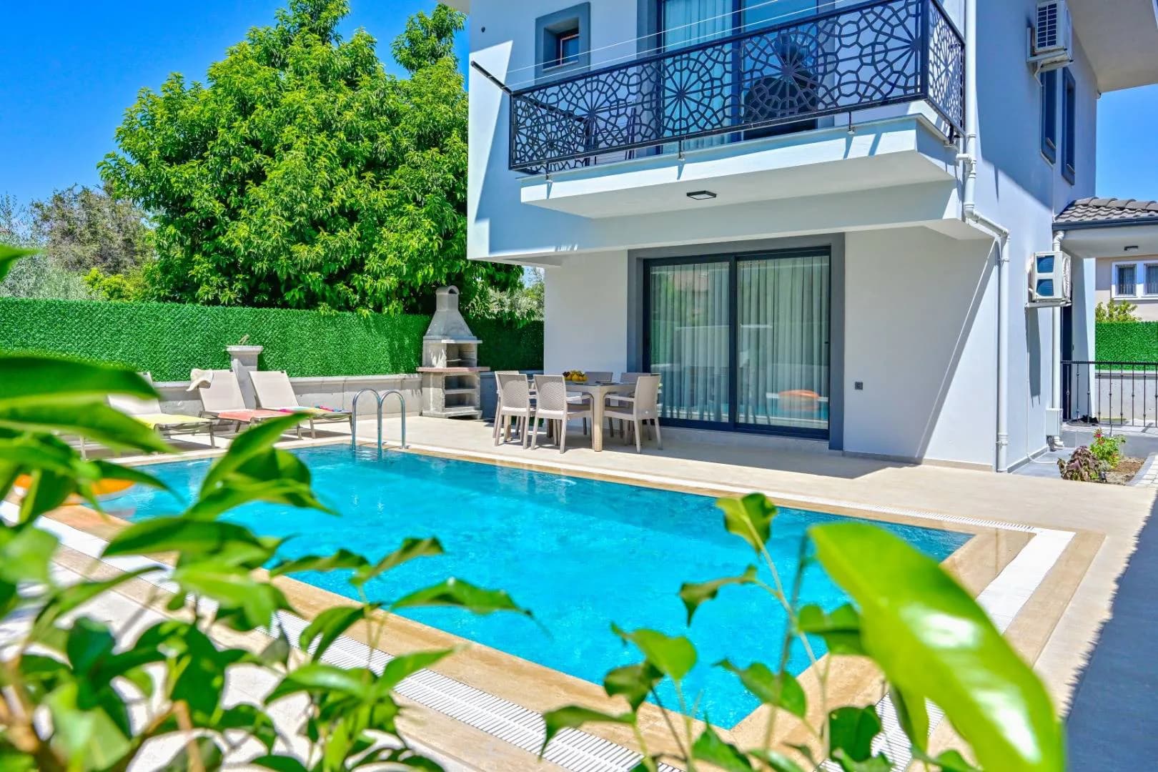 Fethiye Babataşı'nda Merkezi Konumda, Özel Havuzlu, Modern Villa görsel 1