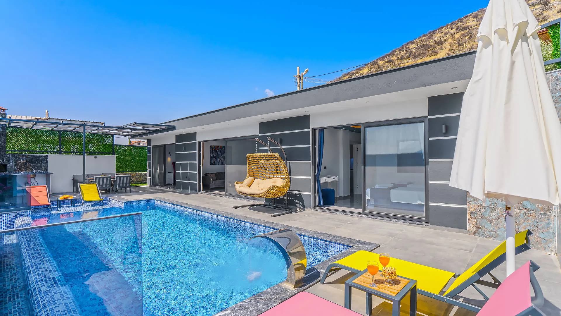 Kaş Yeşilköy'de Doğa İçerisinde, Özel Havuzlu, Konforlu Villa görsel 1