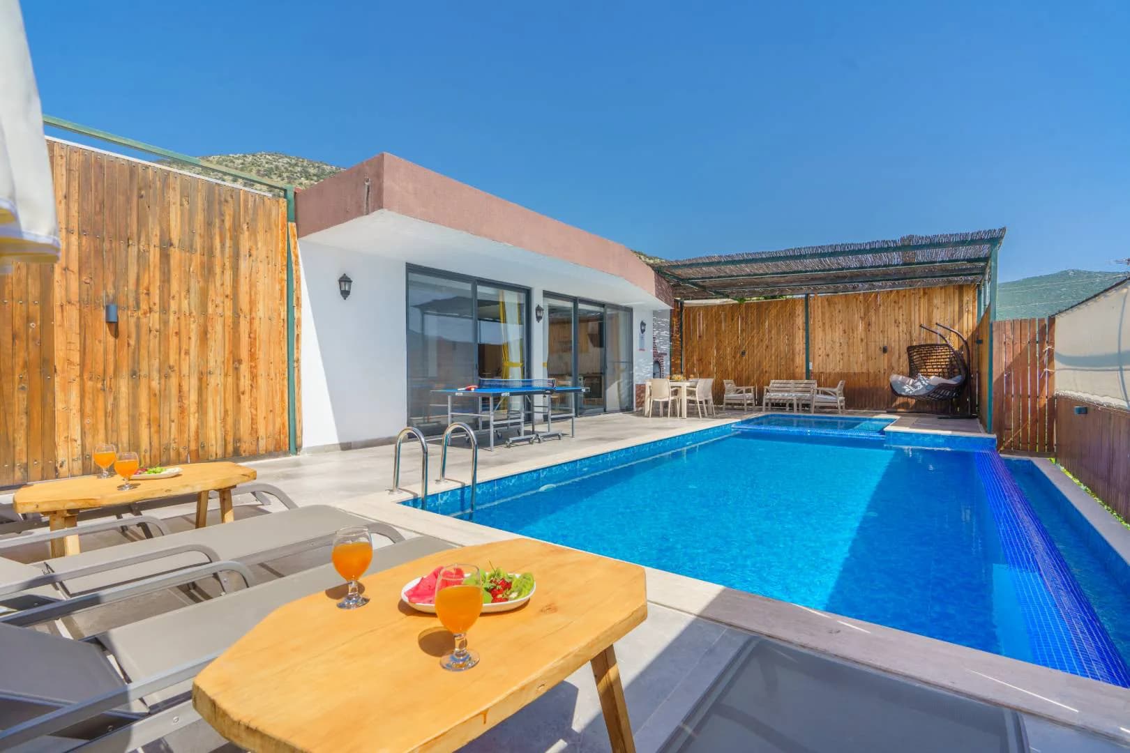 Kalkan Yeşilköy'de Sakin Konumda, Özel Havuzlu, Muhafazakar Villa görsel 1