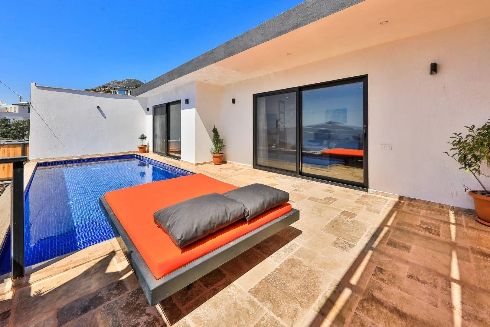 Kaş Bezirgan'da Deniz Manzaralı, Özel Havuzlu, Konforlu Kiralık Villa görsel 2