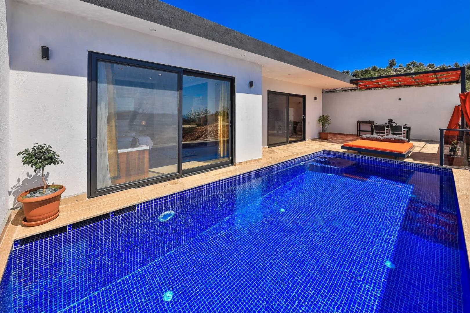 Kaş Bezirgan'da Deniz Manzaralı, Özel Havuzlu, Konforlu Kiralık Villa görsel 1