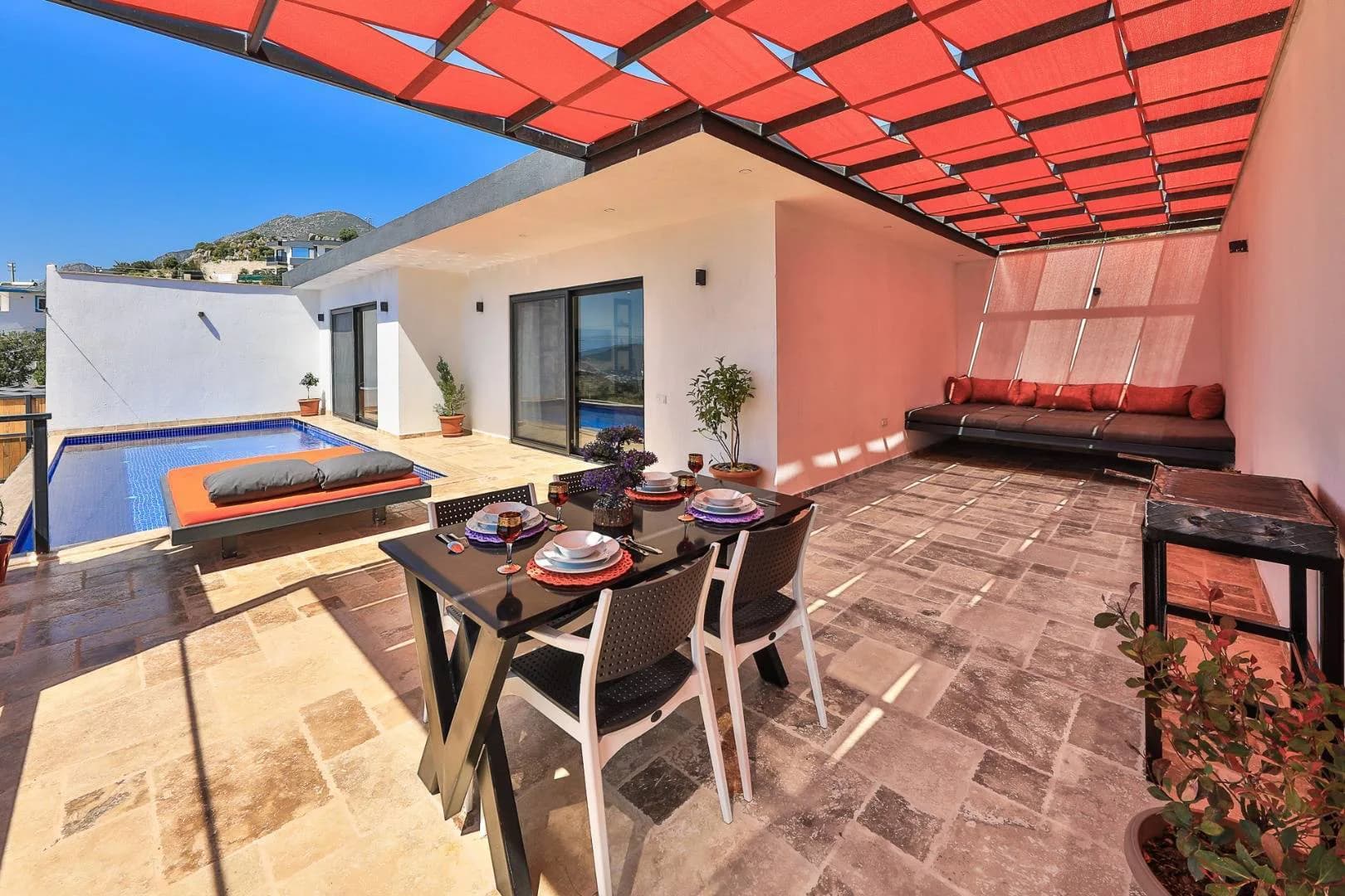 Kaş Bezirgan'da Deniz Manzaralı, Özel Havuzlu, Konforlu Kiralık Villa görsel 3