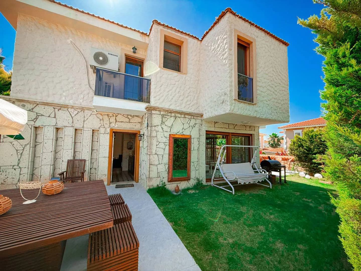 Çeşme Alaçatı'da Geniş Ailelere Uygun, Özel Havuzlu, Kiralık Villa görsel 1