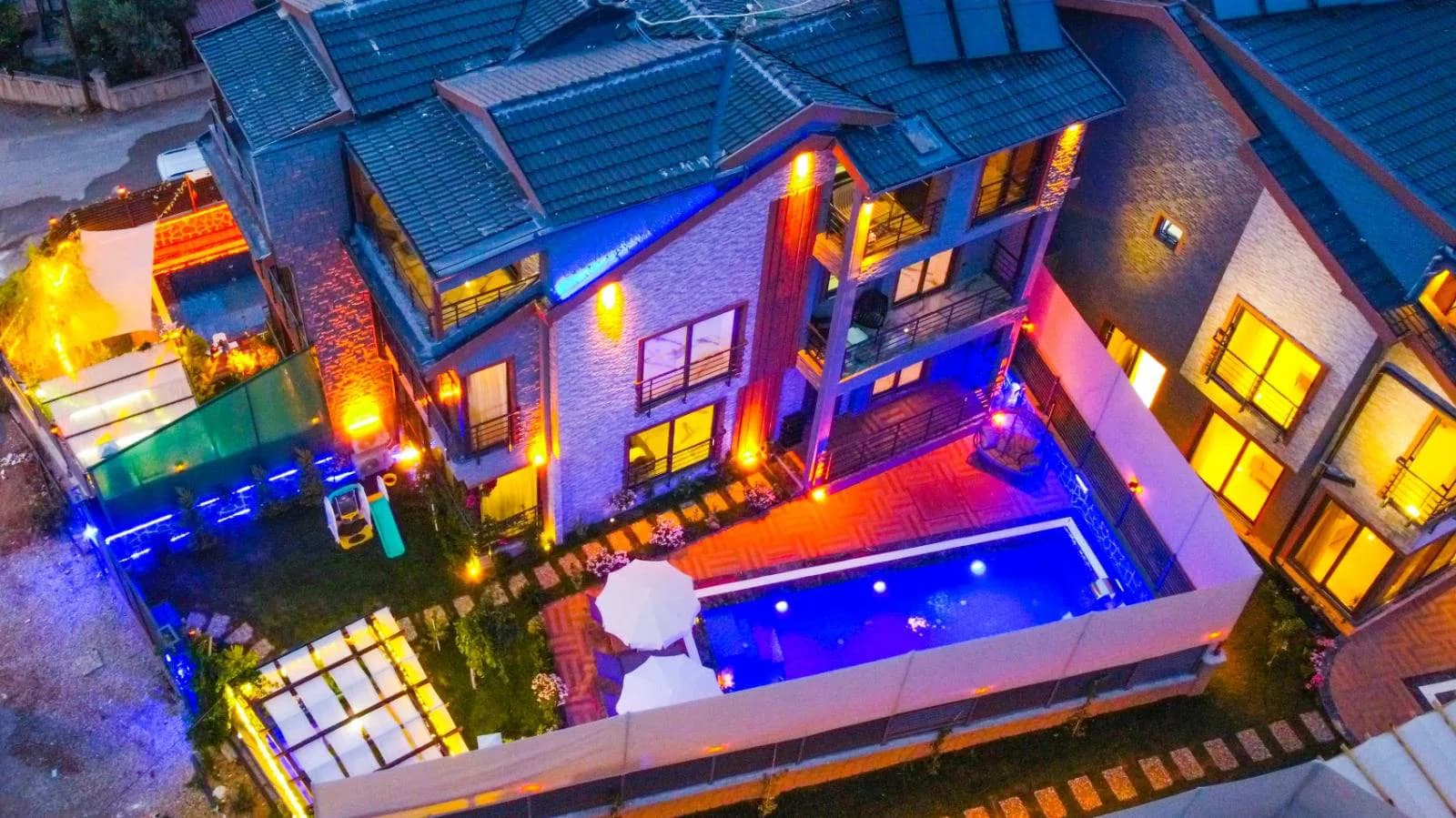 Fethiye Çamköy'de Geniş Ailelere Uygun, Özel Havuzlu, Kiralık Modern Villa görsel 1