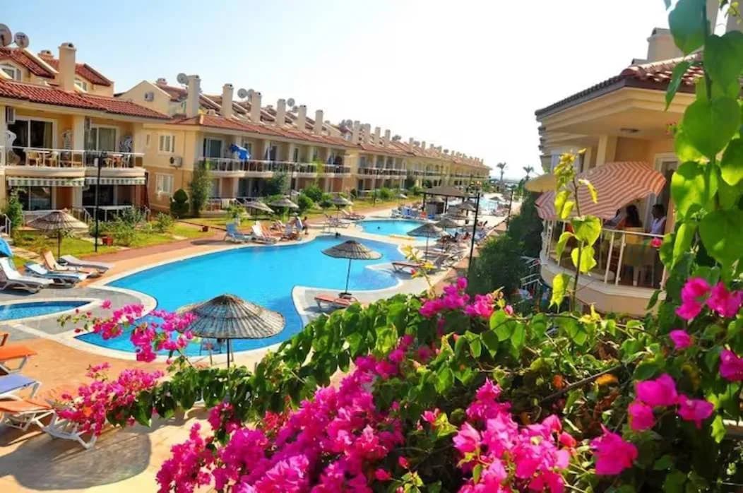 Muğla Fethiye'de Denize Yakın Konumda, Ortak Havuzlu, Konforlu Ev görsel 1