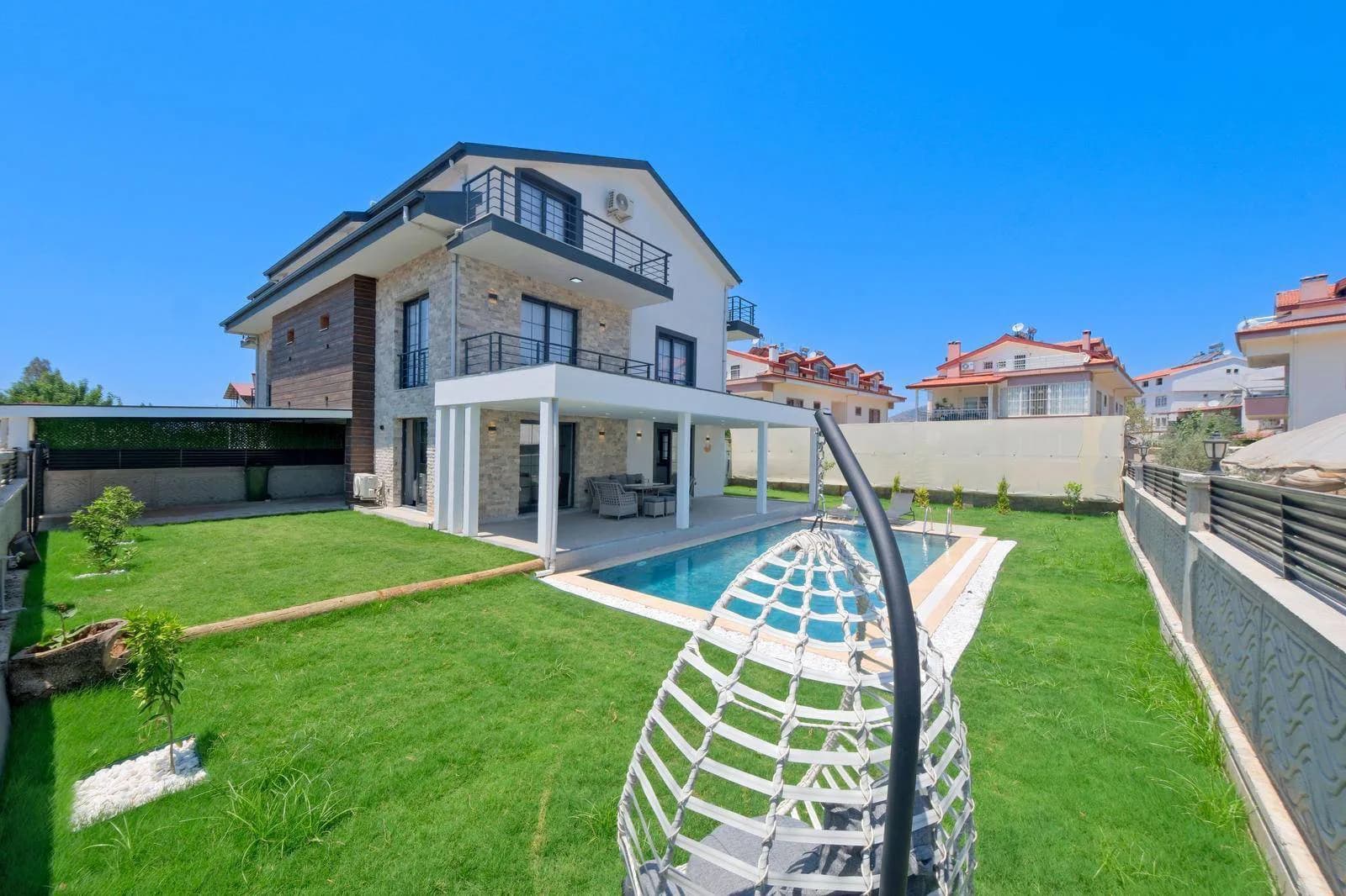 Fethiye Çamköy'de Geniş Bahçeli, Özel Havuzlu, İkiz Villa görsel 1