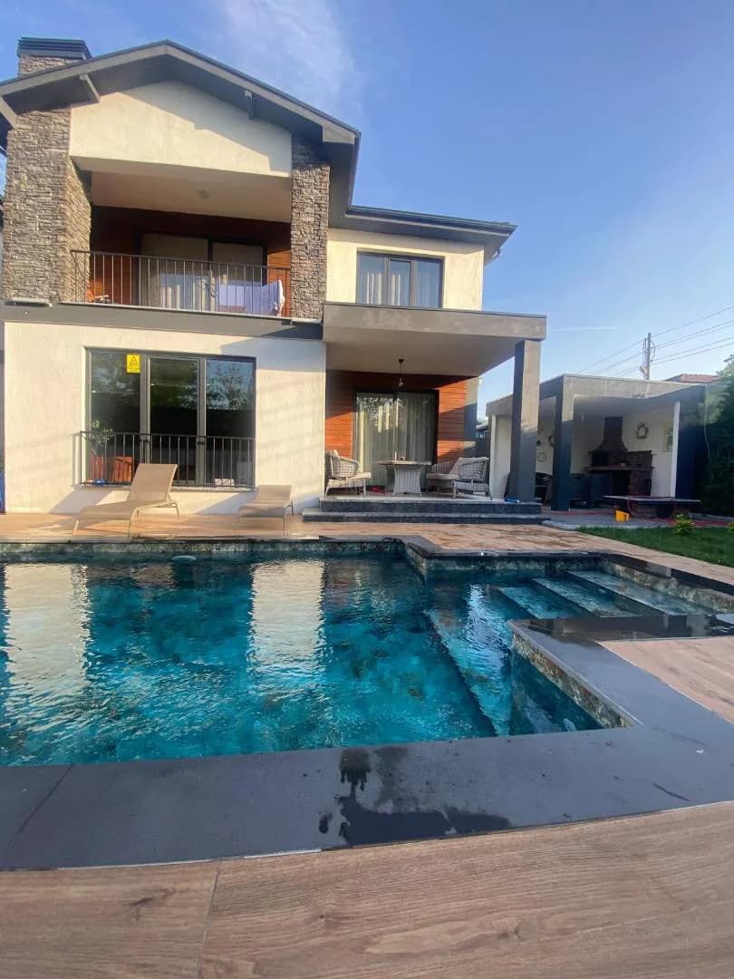 Sapanca Çayiçi'nde Modern Tasarımlı, Isıtmalı Özel Havuzlu, 4+1 Villa görsel 1
