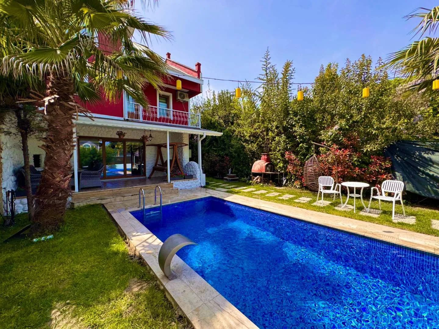 Sapanca Kırkpınar'da Merkezi Konumda, Isıtmalı Havuzlu, Kiralık Villa görsel 1