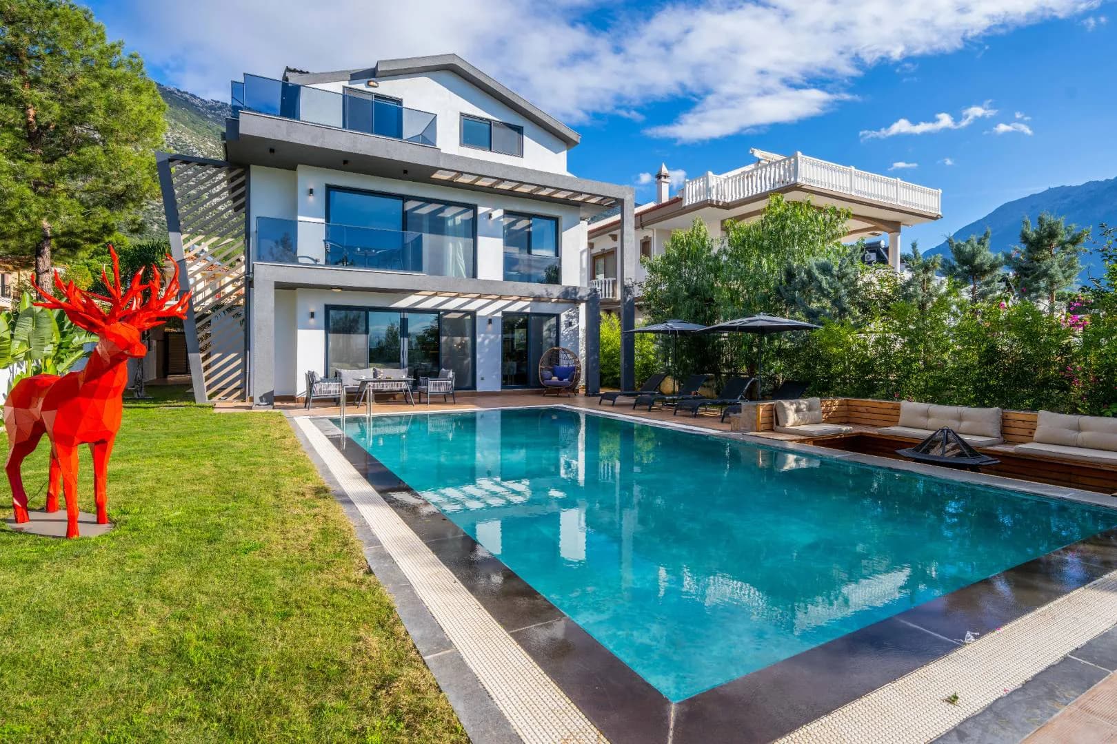 Fethiye Ölüdeniz'de Modern Tasarıma Sahip, Özel Havuzlu, Lüks Villa görsel 1