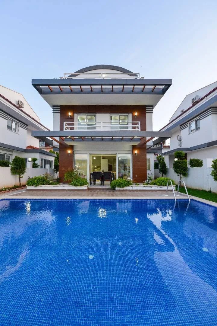 Fethiye Ölüdeniz'de Denize Yakın Konumda, Özel Havuzlu, Modern Villa görsel 1