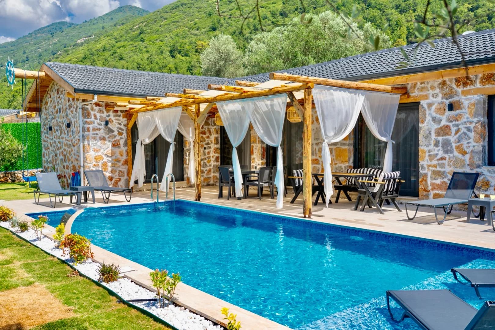 Fethiye İncirköy'de Yemyeşil Doğada, Özel Havuzlu, Lüks Taş Ev görsel 1