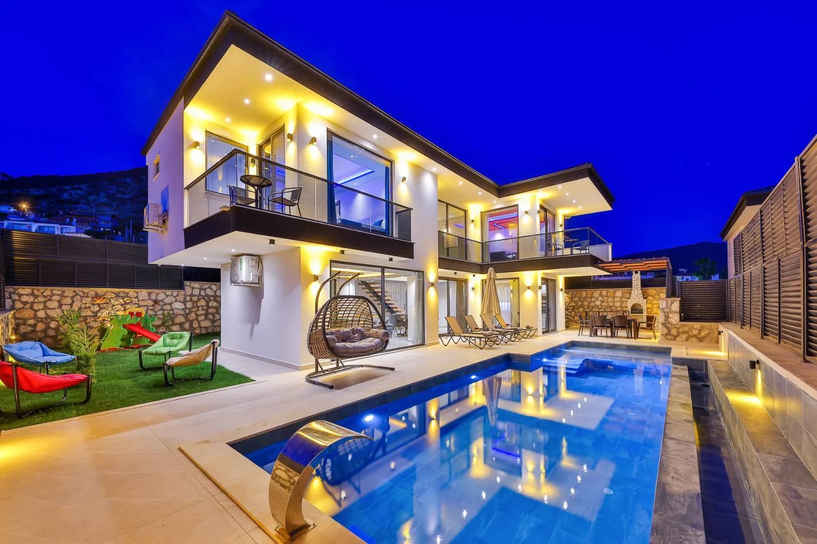 Kaş Yeşilköy'de Geniş Bahçeli, Özel Havuzlu, Kiralık Villa görsel 1