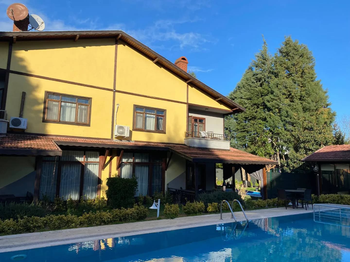 Sapanca Kırkpınar'da Merkezi Konumda, Özel Havuzlu, Kiralık Villa görsel 1