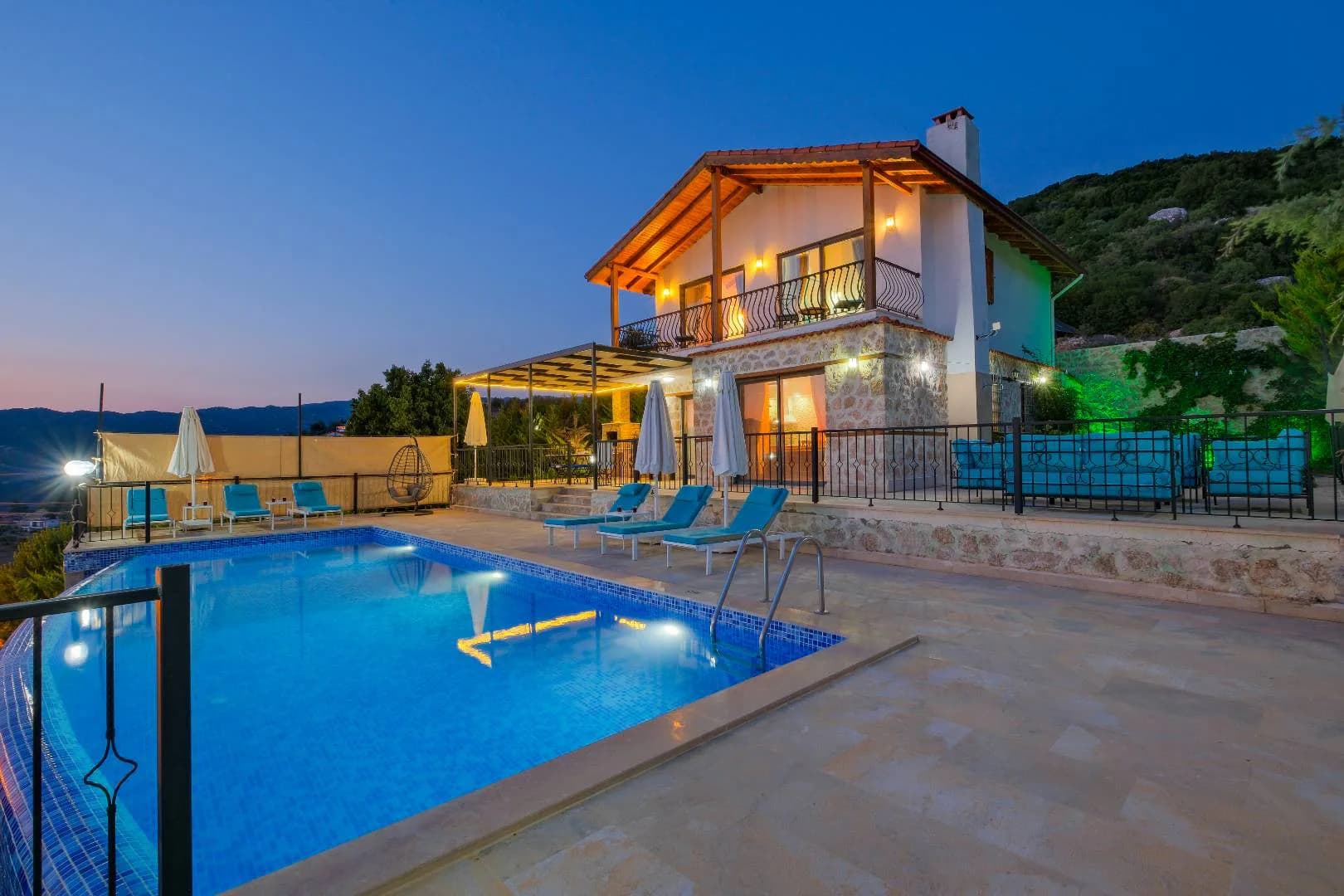 Kaş Sarıbelen'de Huzur Dolu Doğada, Sonsuzluk Havuzlu, Taş Villa görsel 1