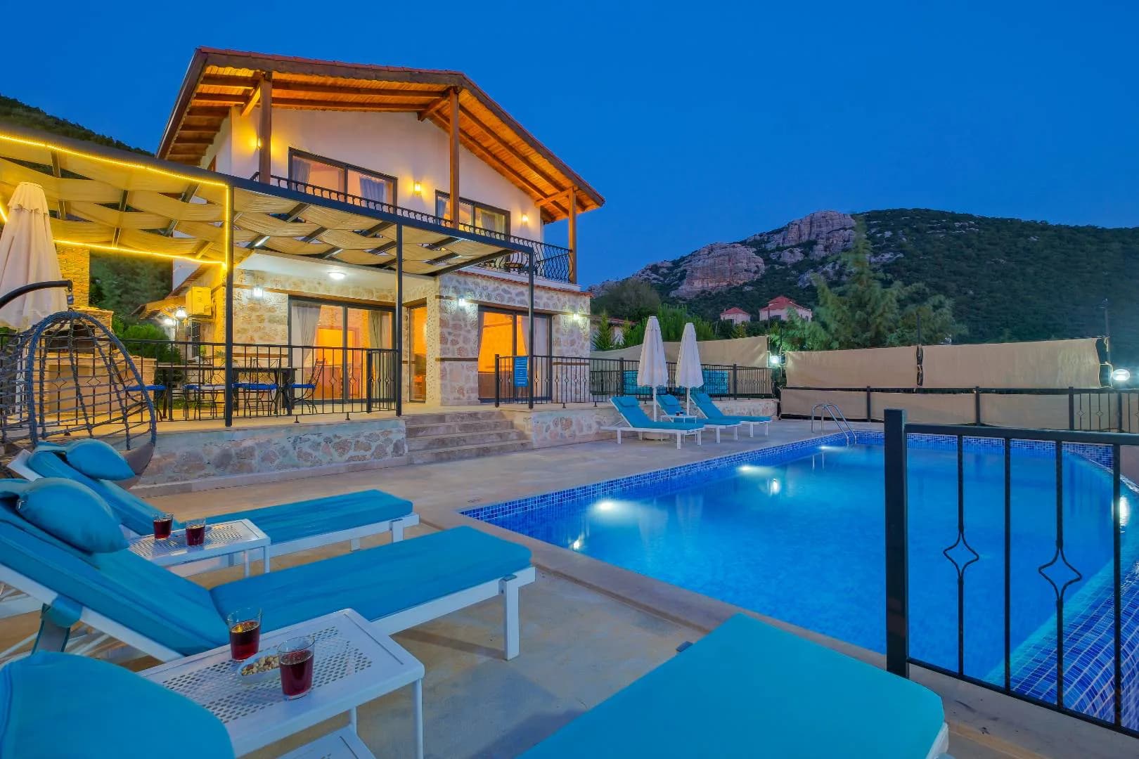 Kaş Sarıbelen'de Huzur Dolu Doğada, Sonsuzluk Havuzlu, Taş Villa görsel 3