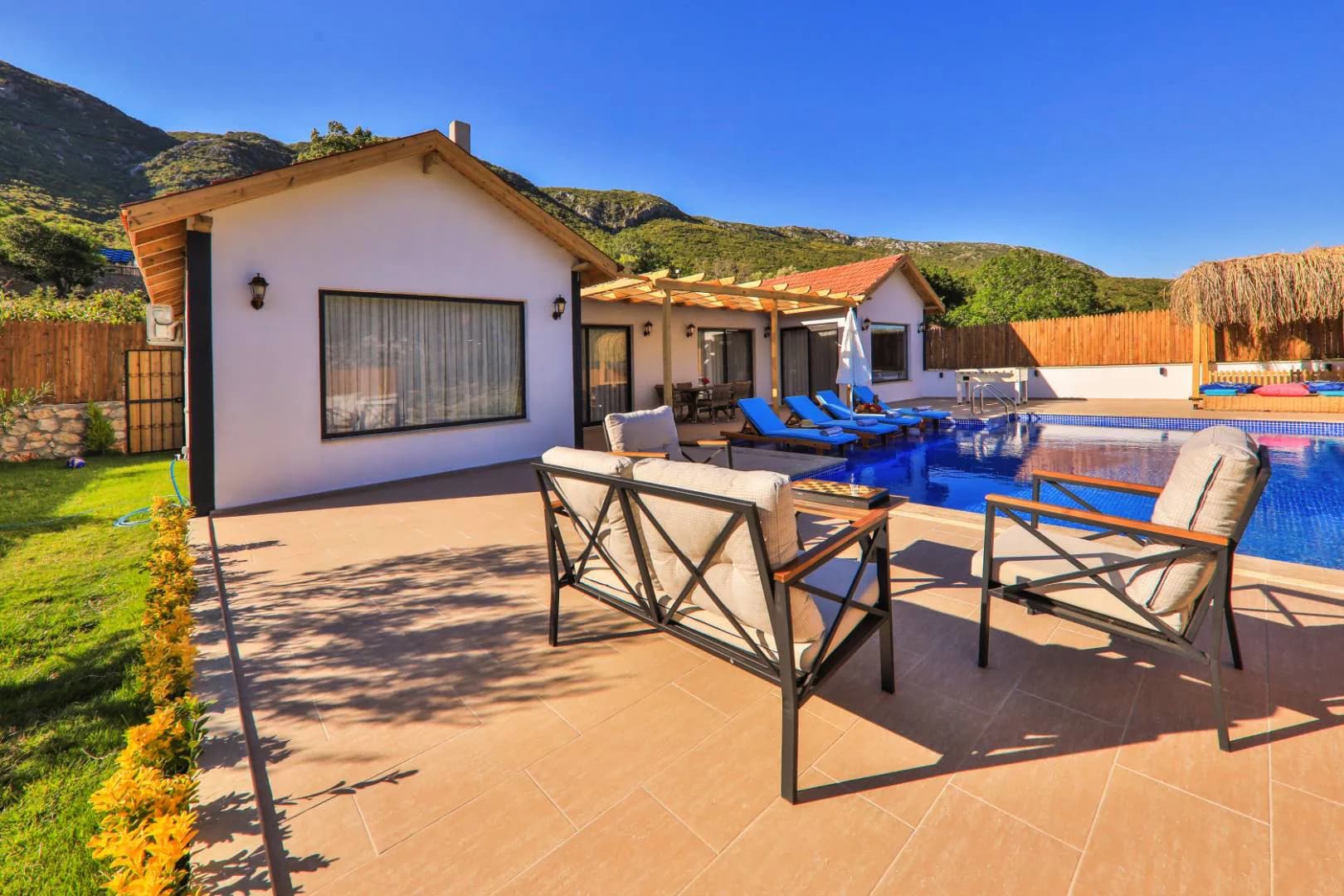 Kaş Hacıoğlan'da Yeşillikler İçerisinde, Özel Havuzlu, Bahçeli Villa görsel 3