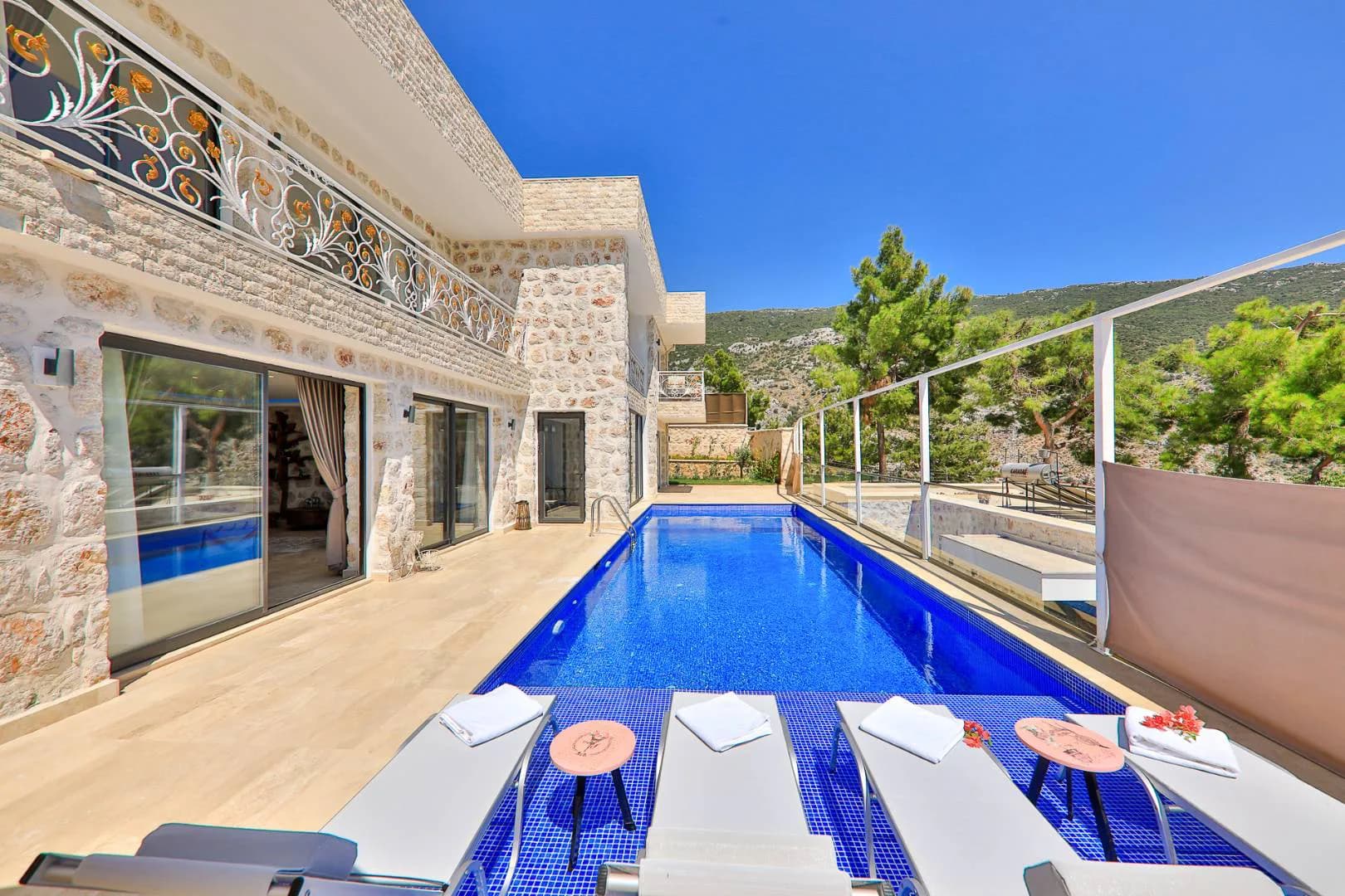 Kaş İslamlar'da Geniş Ailelere Uygun, Özel Havuzlu, Konforlu Villa görsel 2
